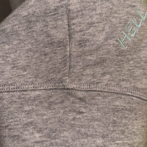 Court & Rowe XS “Hello” in Many Languages Embroidered Crewneck Gray Sweatshirt - Picture 12 of 13